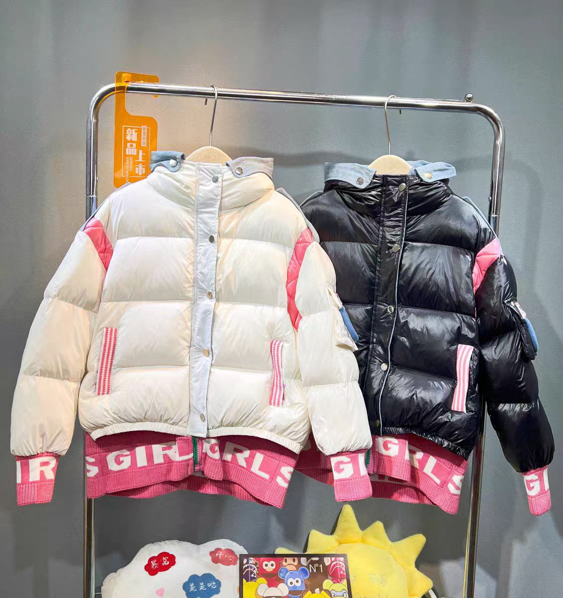 欧货冬季新款设计感牛仔拼接针织带帽字母面包服