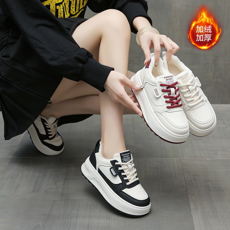 2024秋冬新款厚底小白鞋超轻软底休闲板鞋时尚女鞋