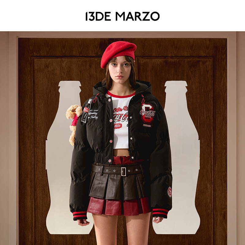 13DE MARZO女士 可口可乐联名系列黑色短款修身外套连帽羽绒服
