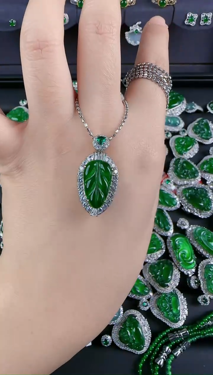 【闪购商品】翡翠吊坠(不含链)银S925镶嵌叶子