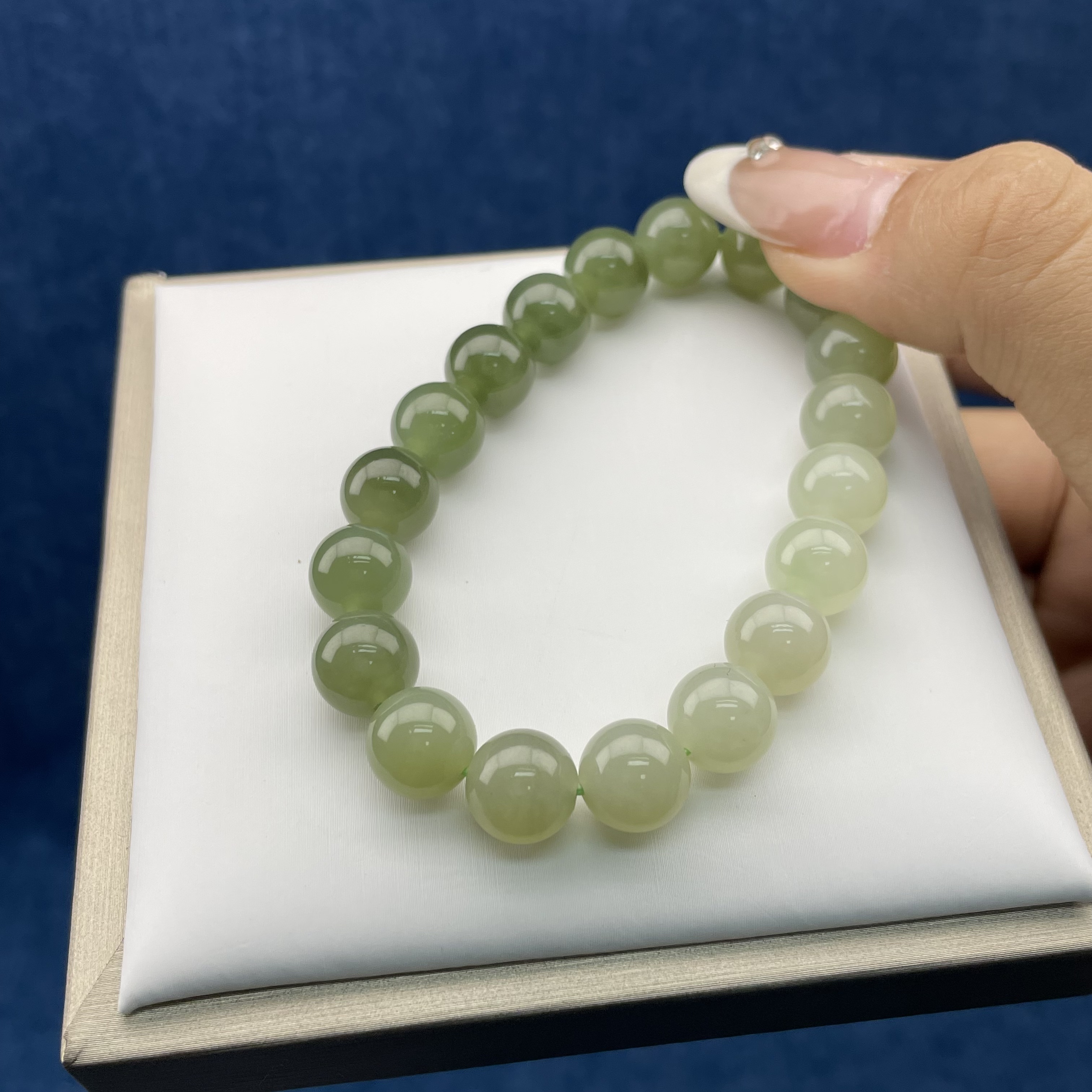 S0220天然和田玉0渐变手串卡10mm