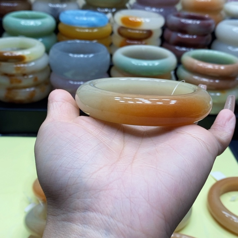 【闪购商品】石英质玉手镯合金那***人