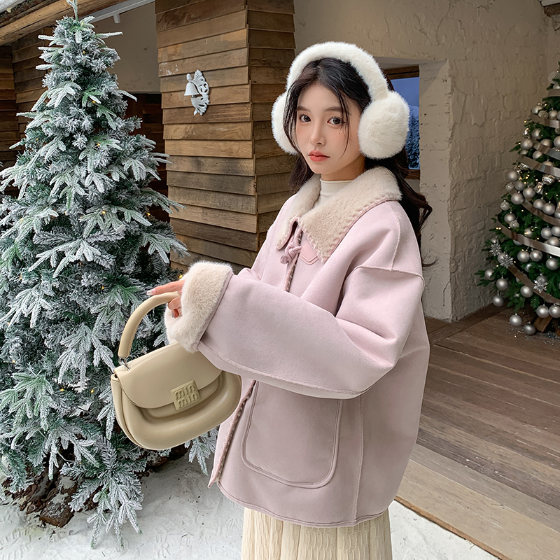 粉紫色韩系俏皮减龄牛角扣毛绒拼接短外套女2024冬季新款皮毛一体