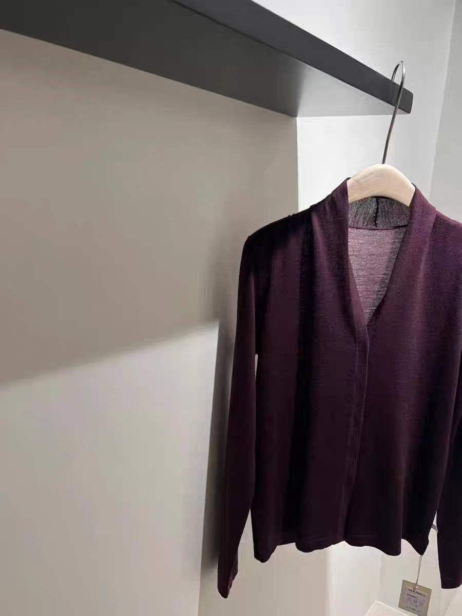 芳姐V领优雅简约风格羊毛衫