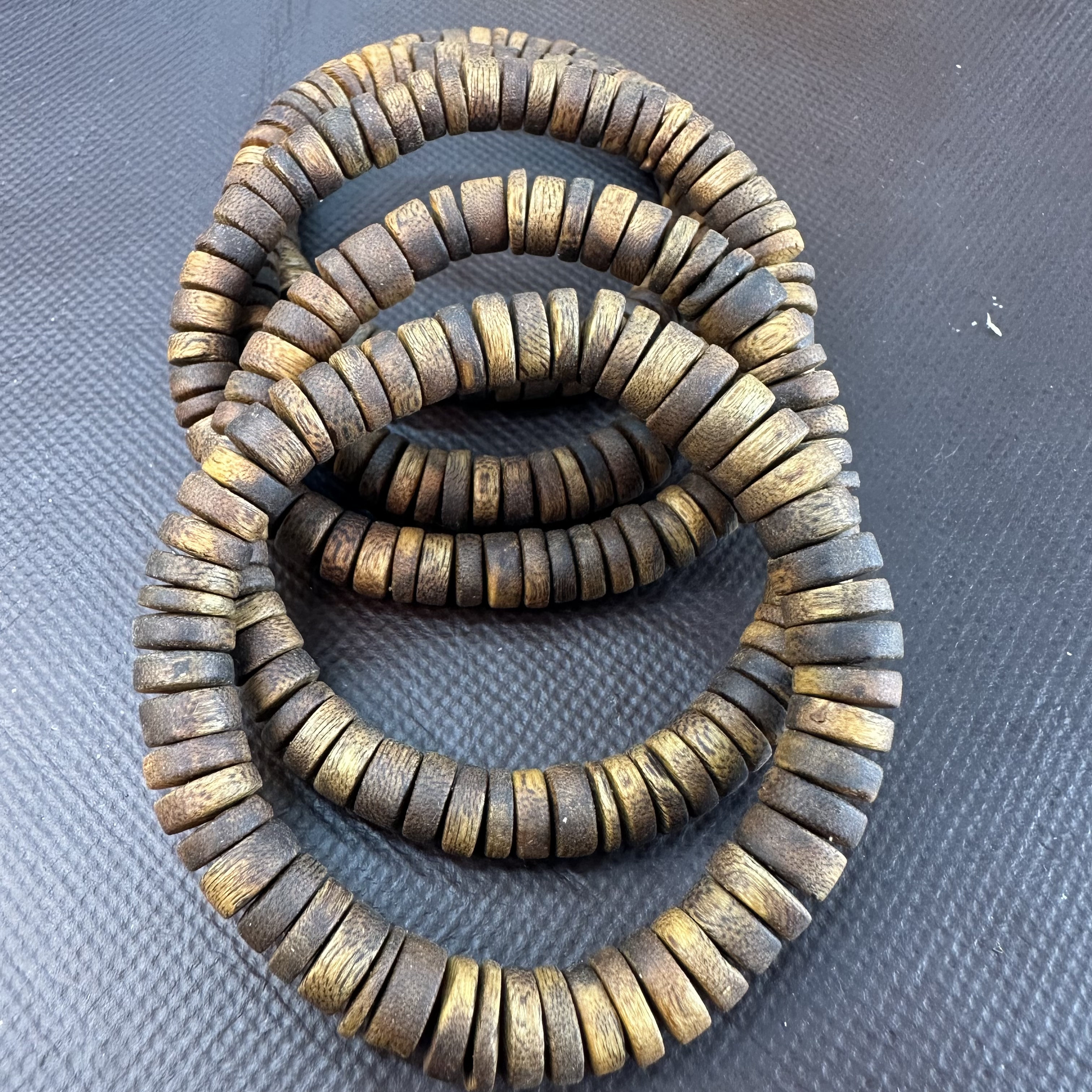 99沉奇楠沉香老白棋厚片珠单圈多样性发1