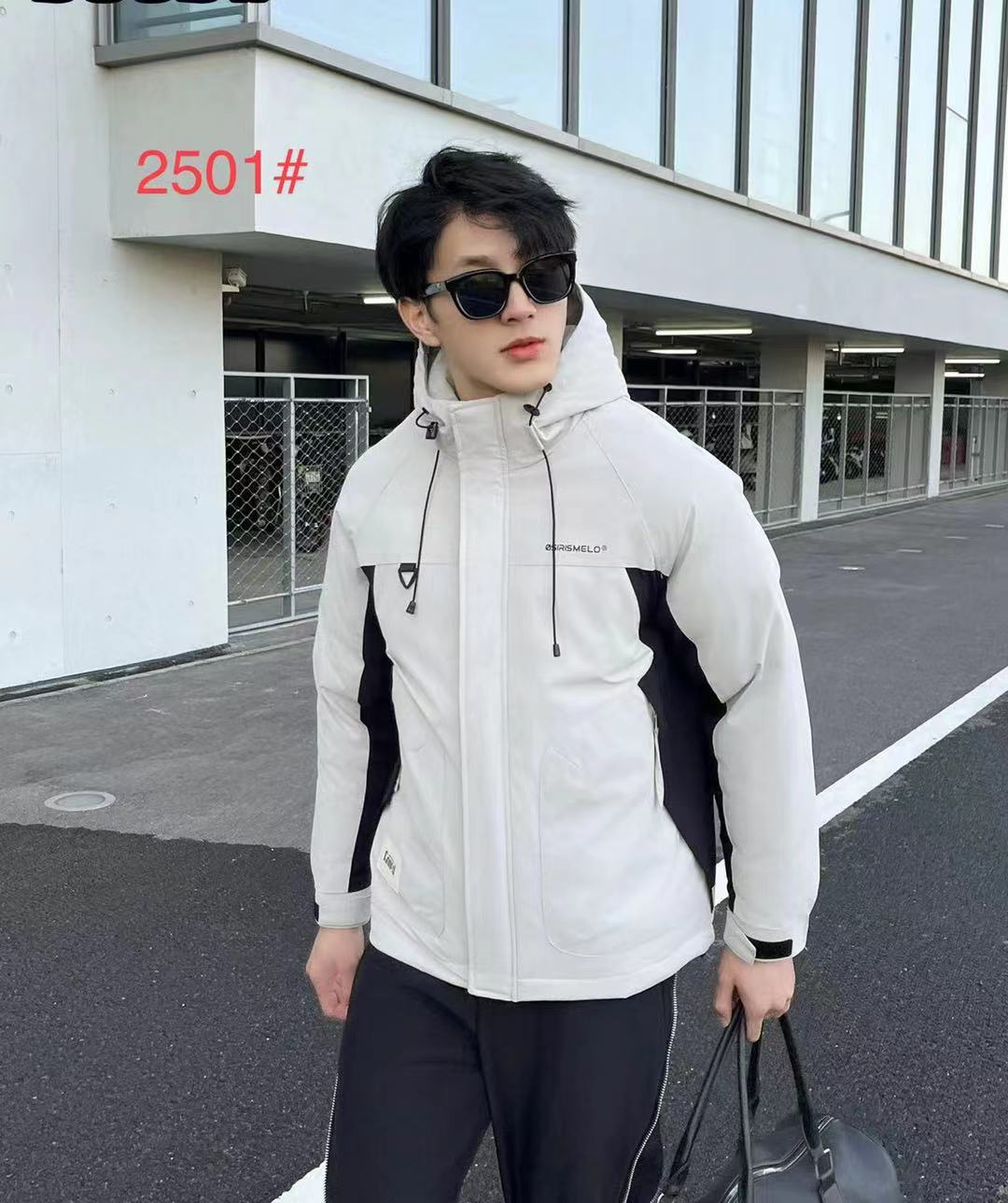 男士休闲款冲锋衣