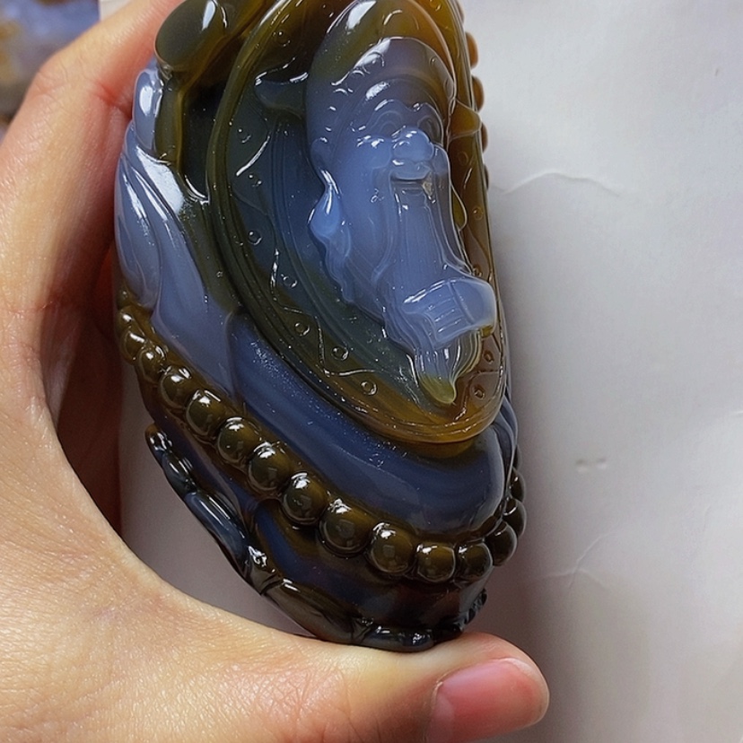 【闪购商品】玛瑙/玉髓手把件未镶嵌衣***者