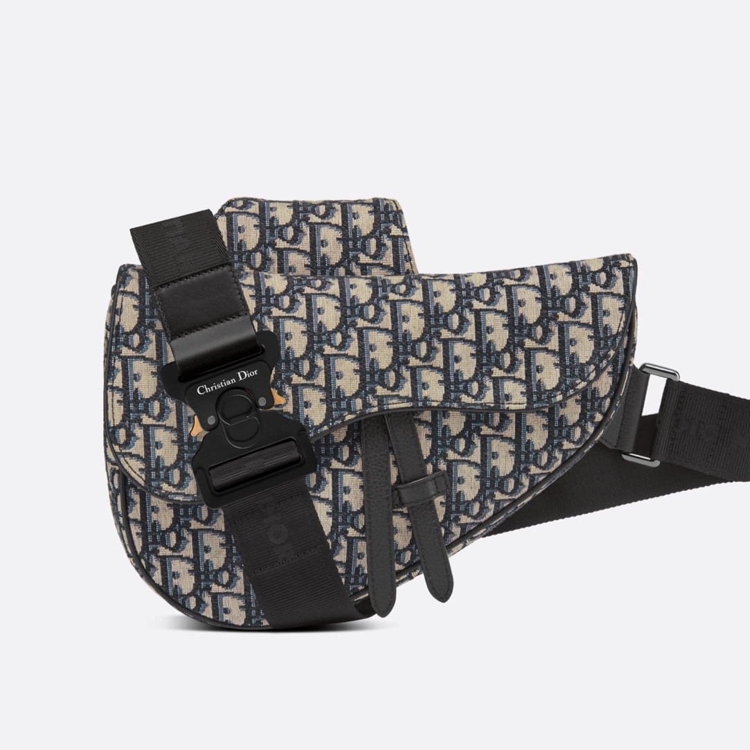 95新 DIOR/迪奥 97新刺绣9816中号马鞍包胸包斜挎包
