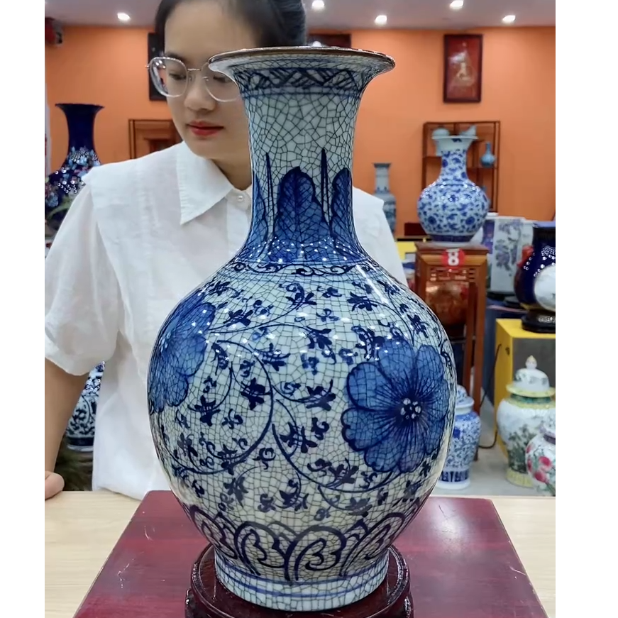 景德镇陶瓷花瓶客厅玄关多宝阁摆件手绘青花开片赏瓶