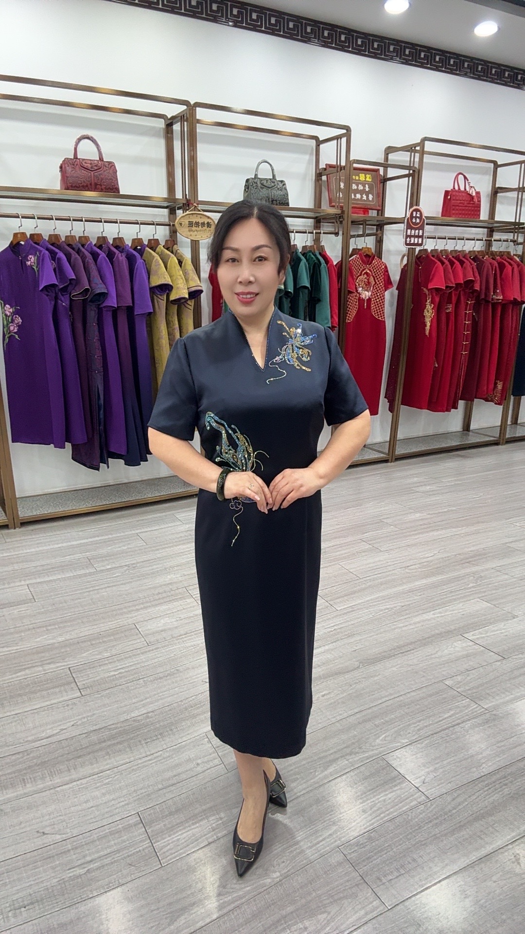 81040醋酸V领镶钻蝴蝶中长款1.12米喜妈妈喜婆婆敬酒日常款旗袍