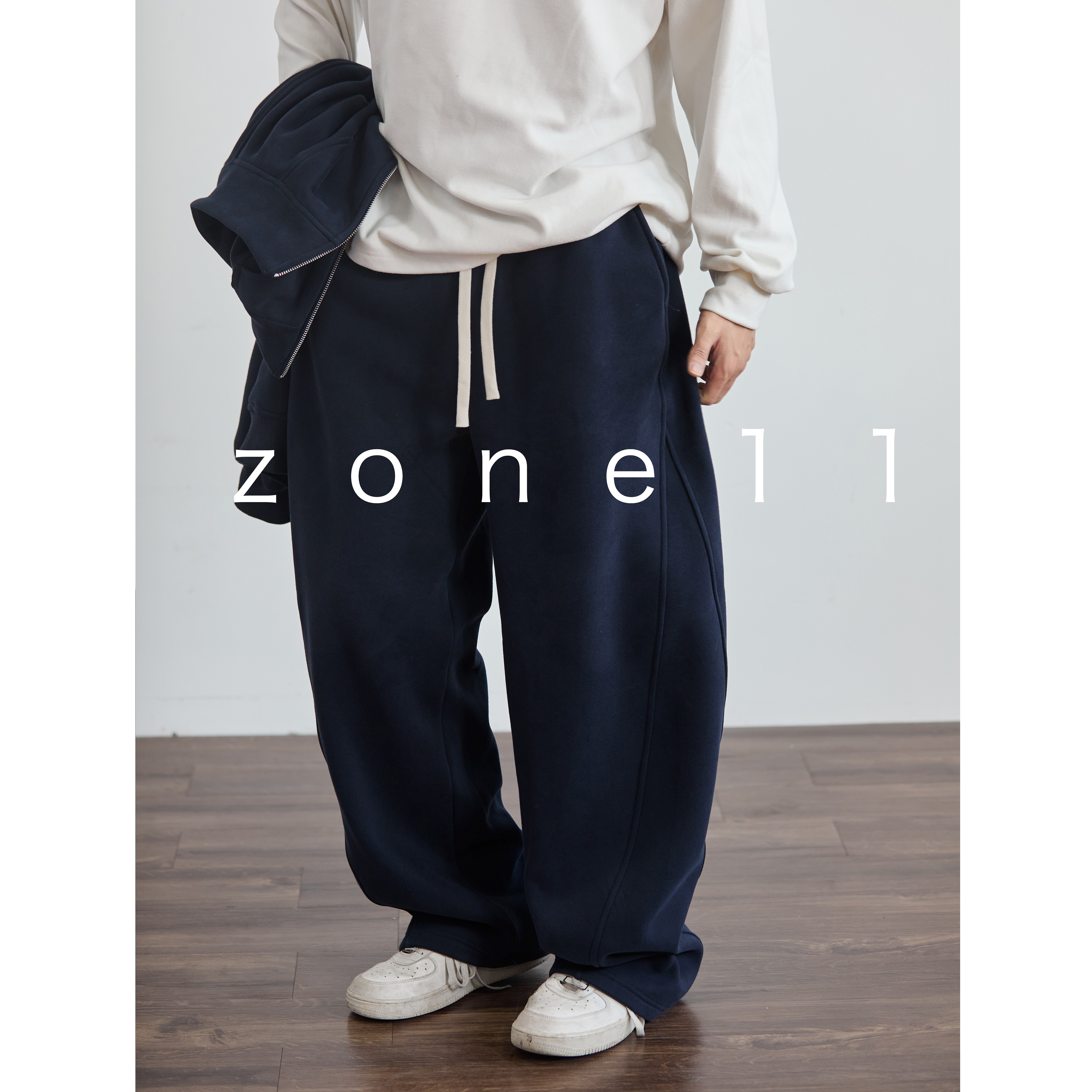 Zone11秋2025上新「」弯刀裁片卫裤重磅直筒宽松纯色拖地裤DC055