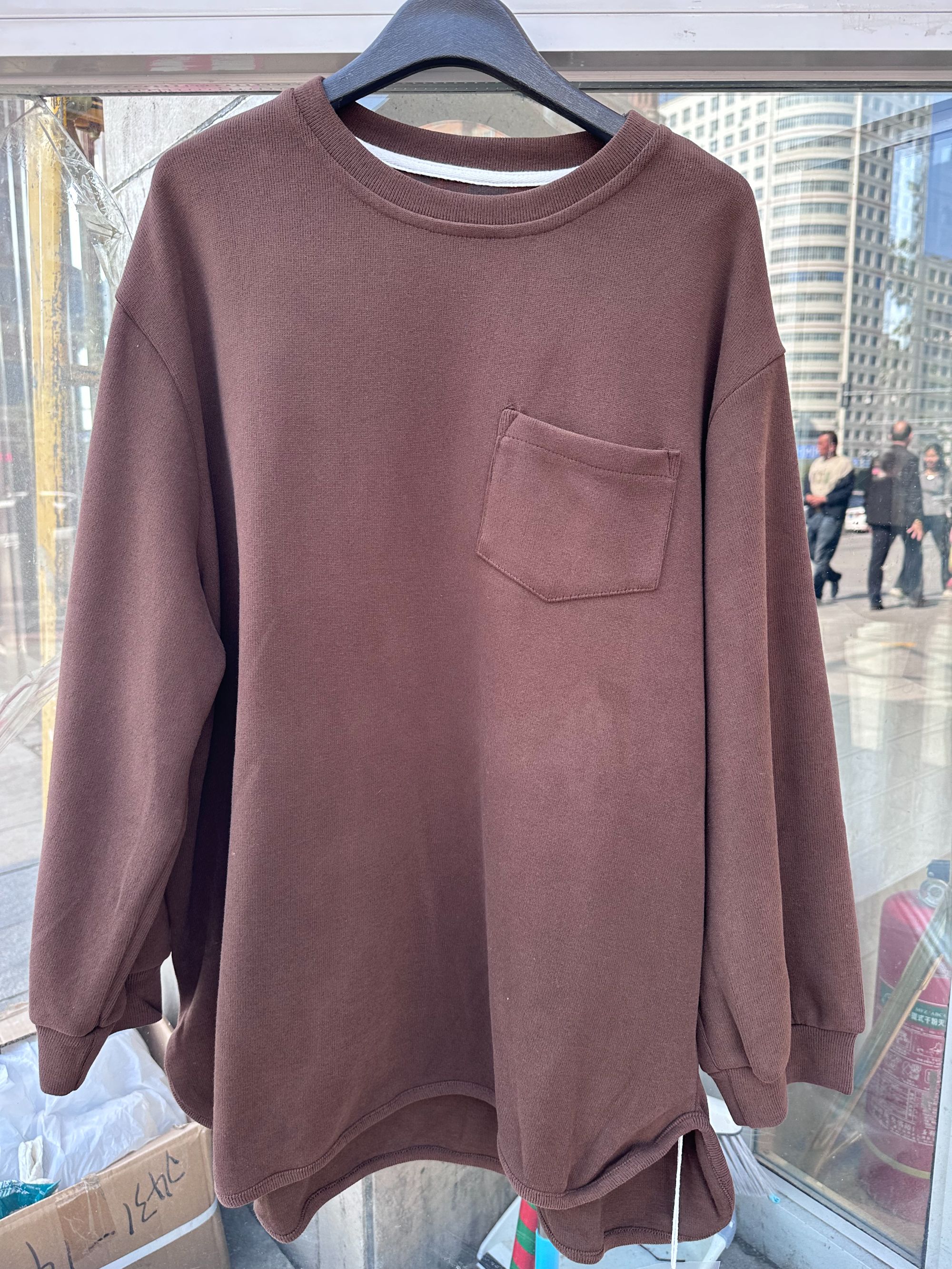 达娜大码女装-（60-90kg）咖啡色卫衣