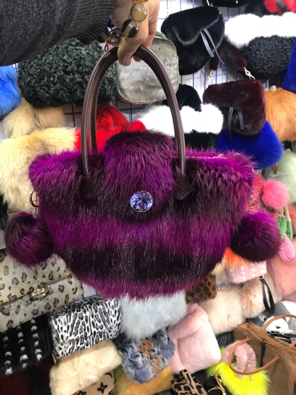 精美时尚苹果款式毛包包