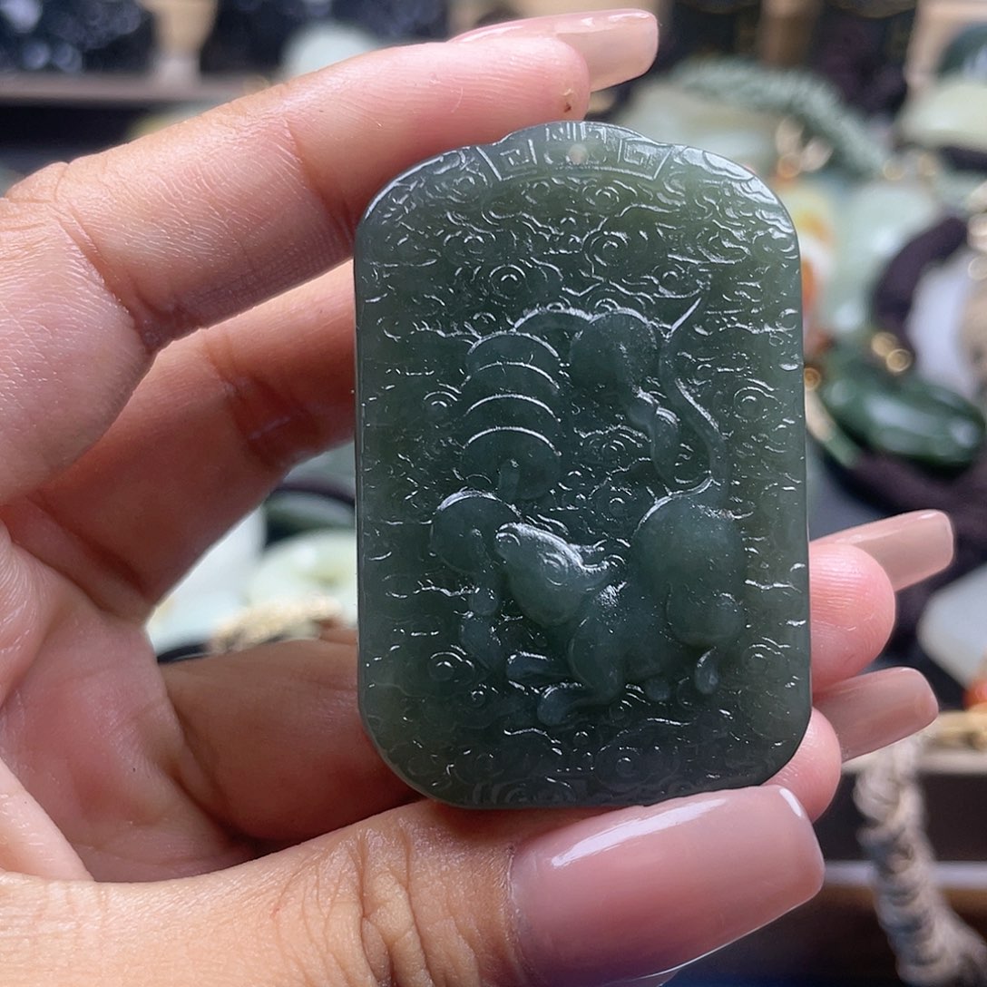 和田玉颈饰未镶嵌双面