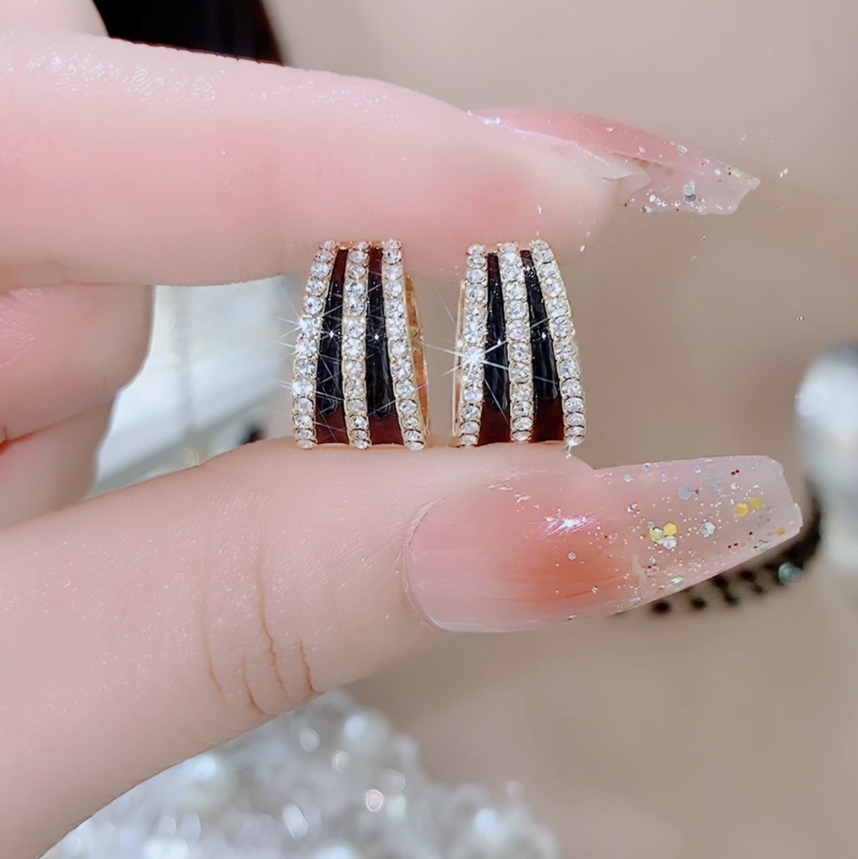 铜合金合成锆石耳饰 963黑白条纹经典百搭耳圈耳环