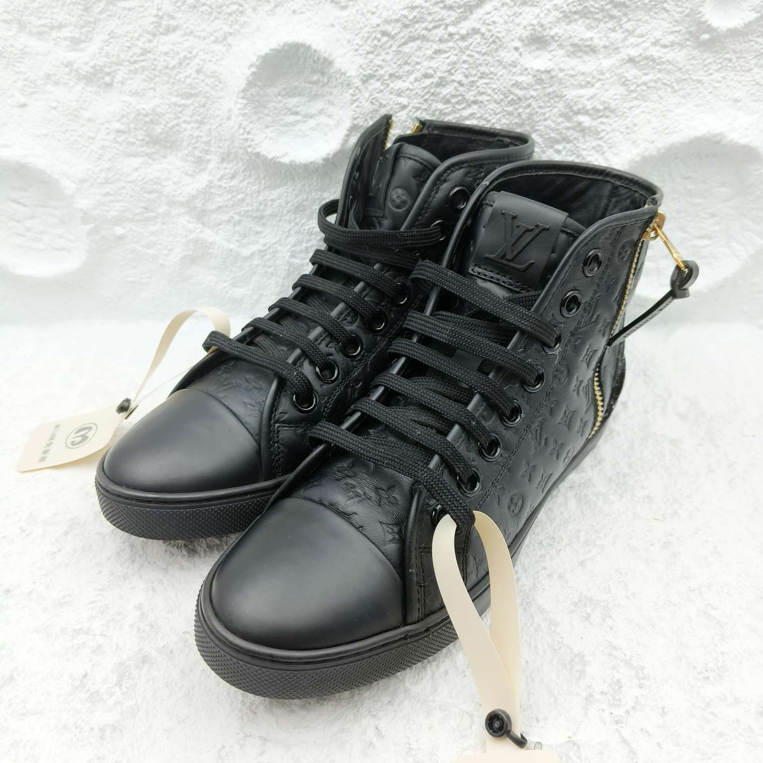 99新 LouisVuitton/路易威登 /黑色老花压纹高帮板鞋/36码