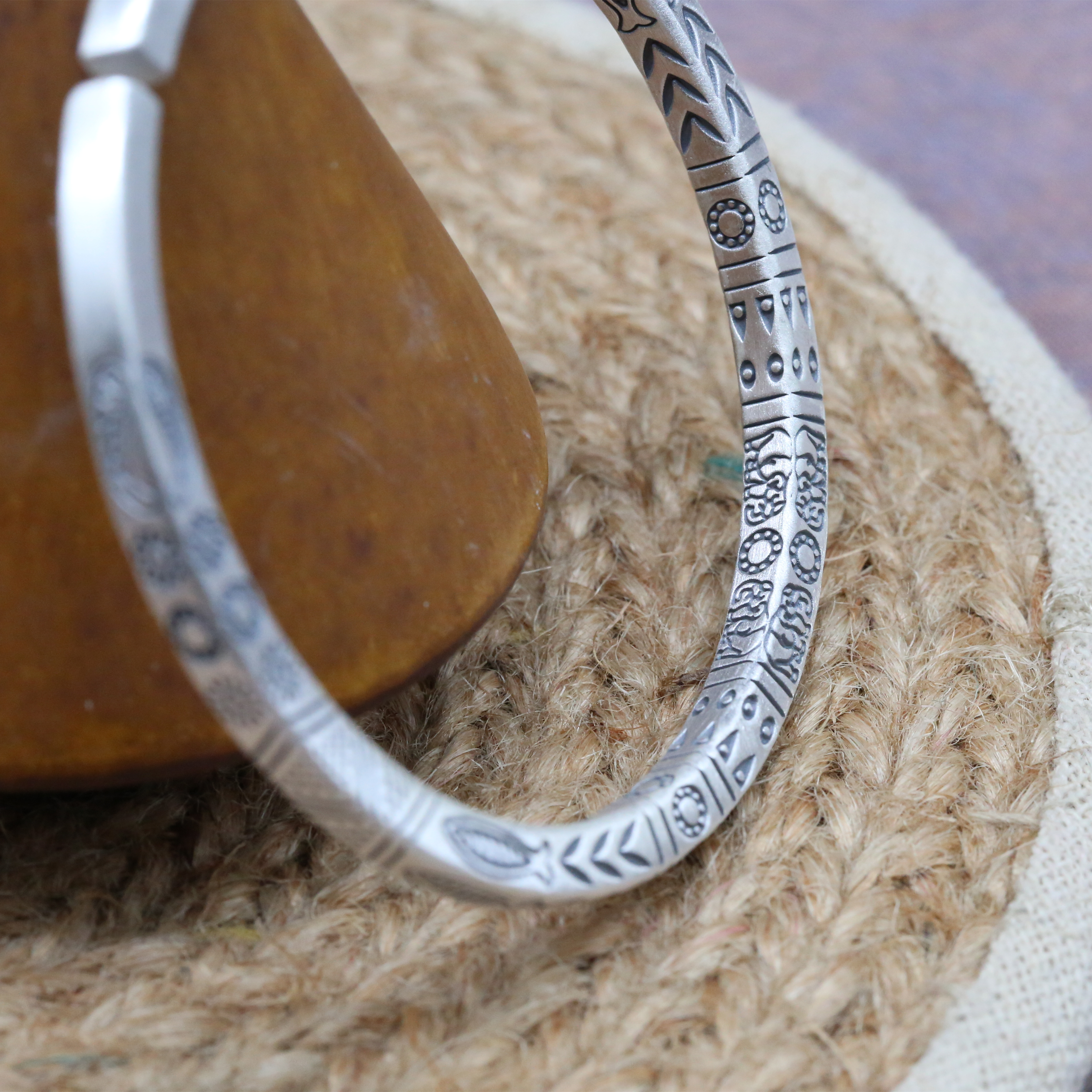 足银手镯 图腾开口花纹多多手镯