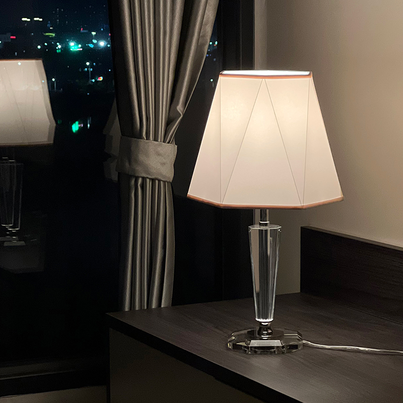 现代粉色台灯女生房间装饰浪漫氛围灯ins风新房礼品卧室床头灯具