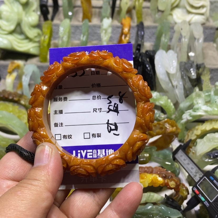 【闪购商品】蛇纹石玉手镯未镶嵌哎****?