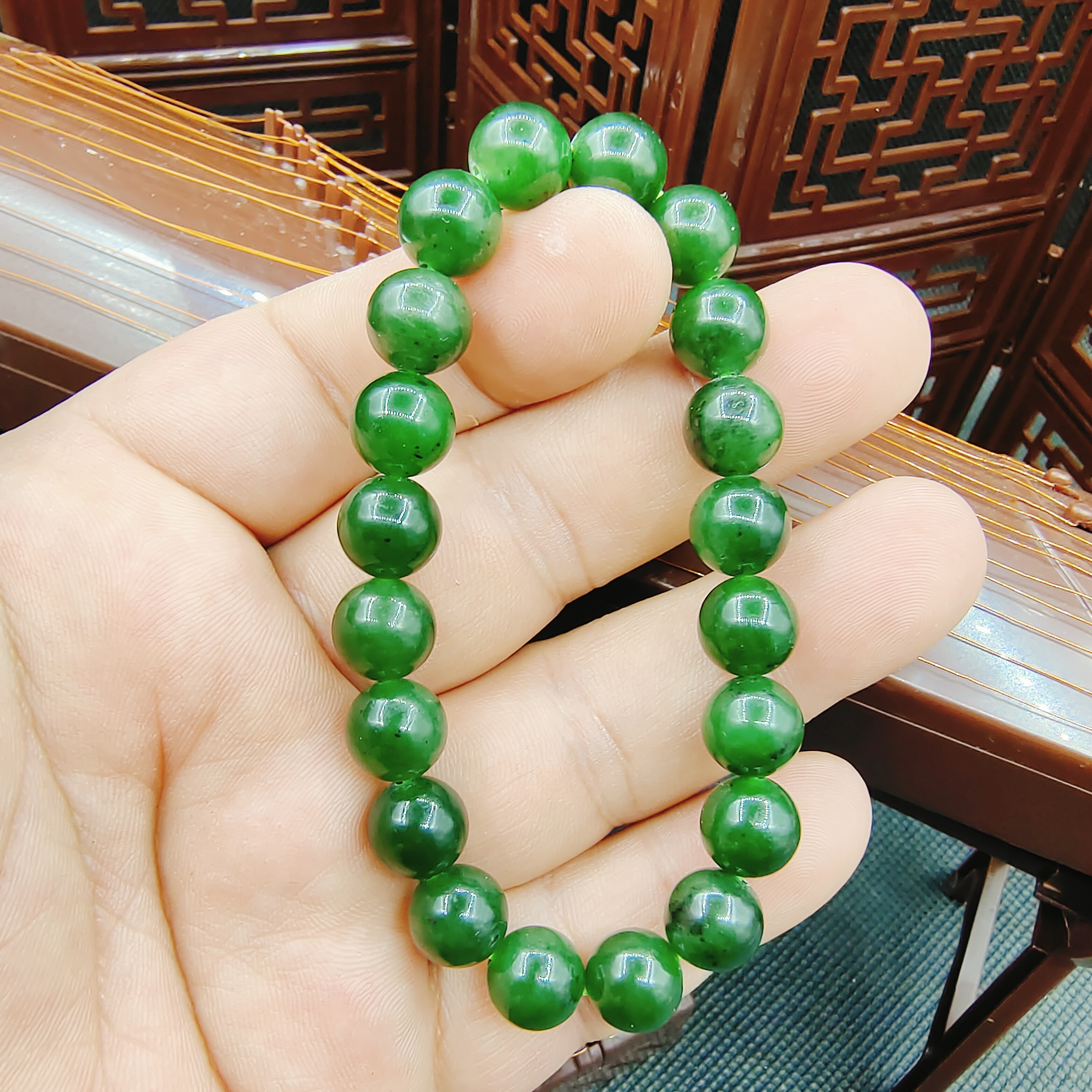 碧玉正阳绿卡10M20颗带黑点冰底冰透妈妈时尚镶嵌单圈菠菜绿满色