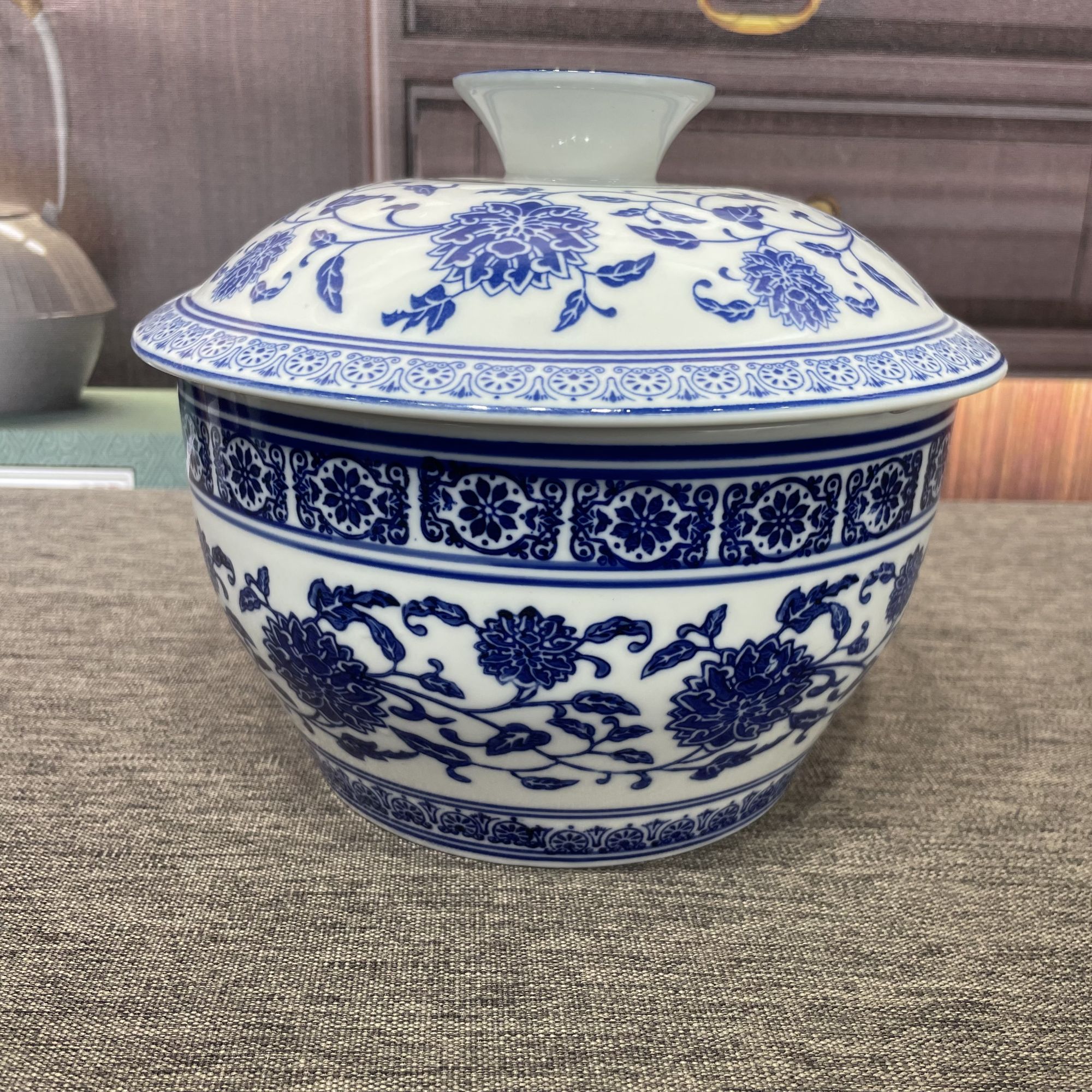 A-00281 青花缠枝莲储物罐