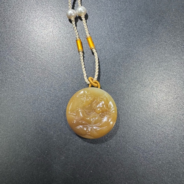 天然和田玉（糖料）荷花圆牌-2055