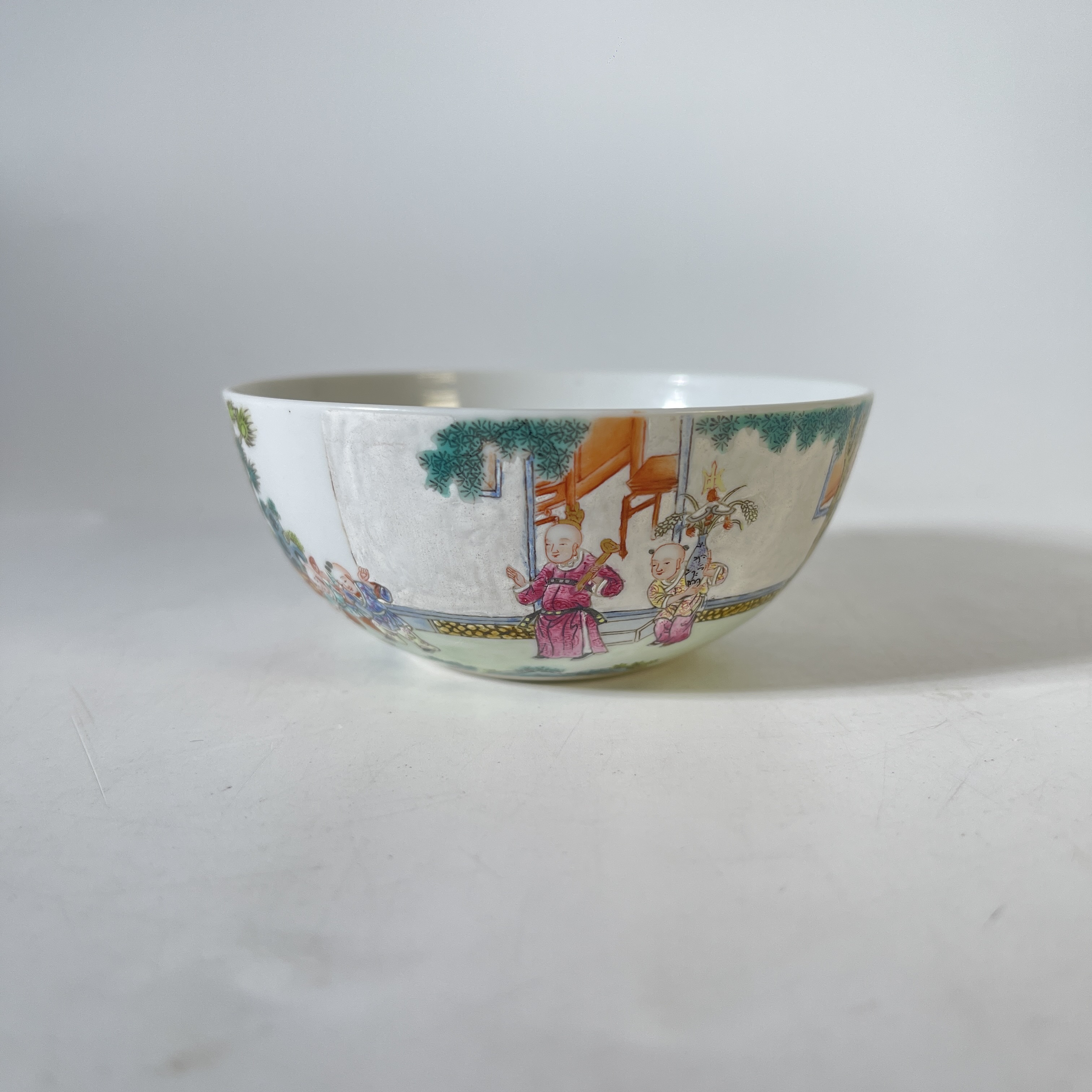 福利 官窑 清 道光 嶰竹居制粉彩婴戏图卧足杯 H8103