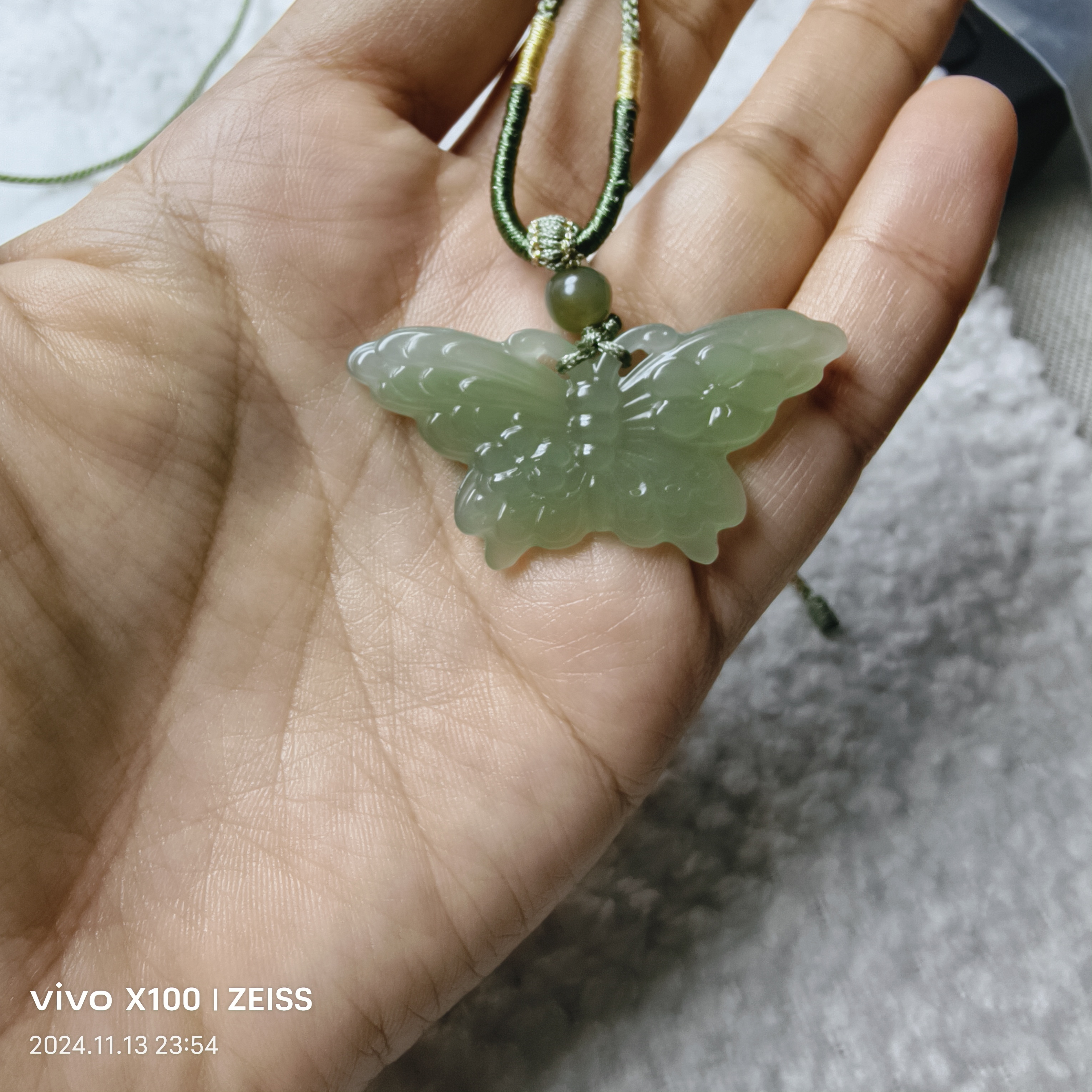 天然和田玉蝴蝶吊坠