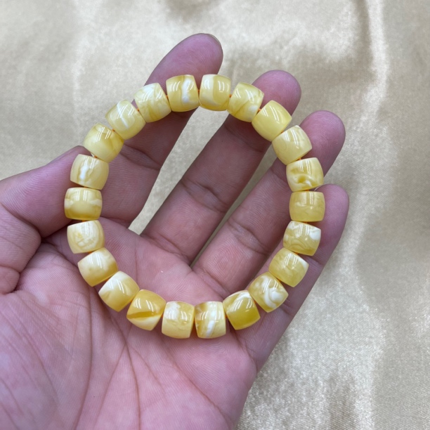 原矿俄料蜜蜡直切手串同料满蜡浓白妖花器形饱满颜色诱人尺寸10×9