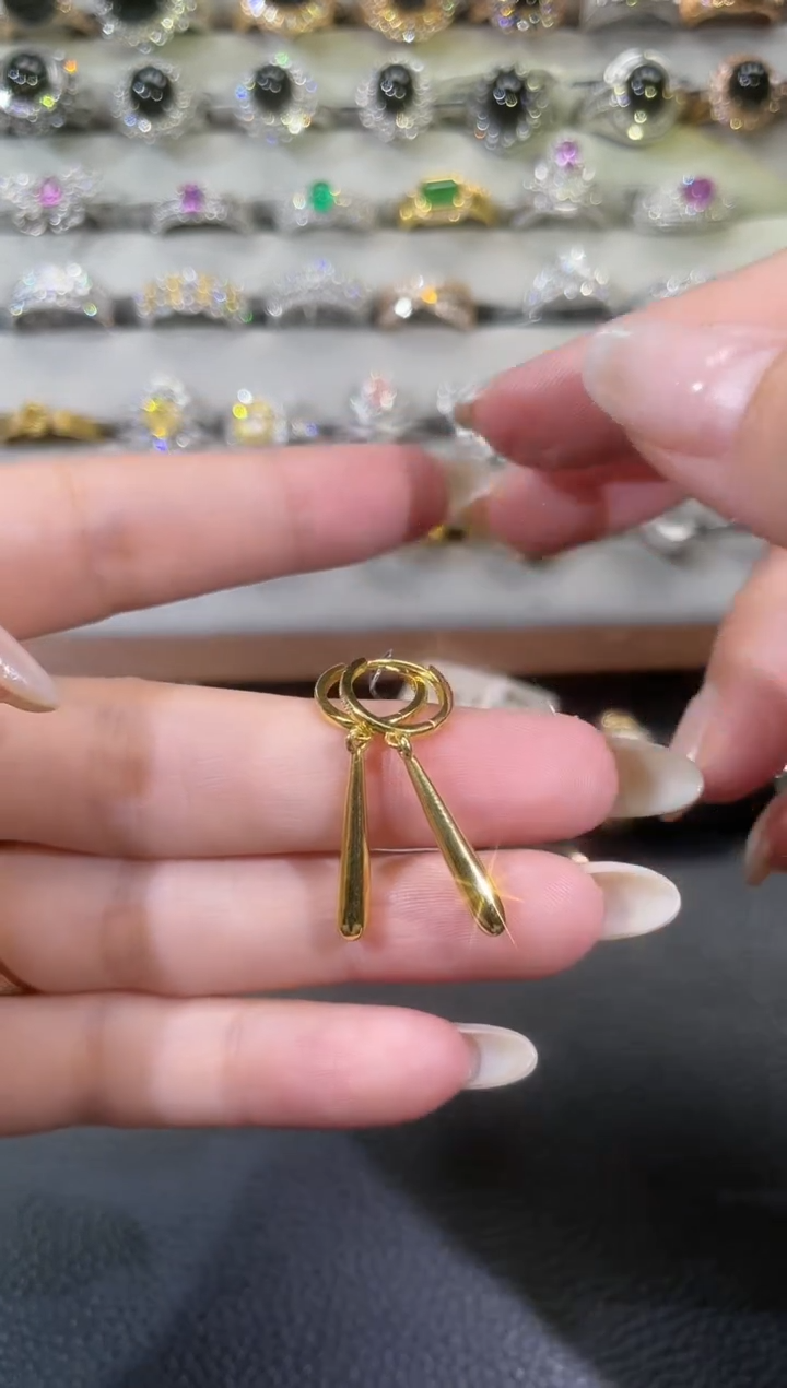 【闪购商品】钻石耳饰18K金镶嵌i231-15多样性发出一件