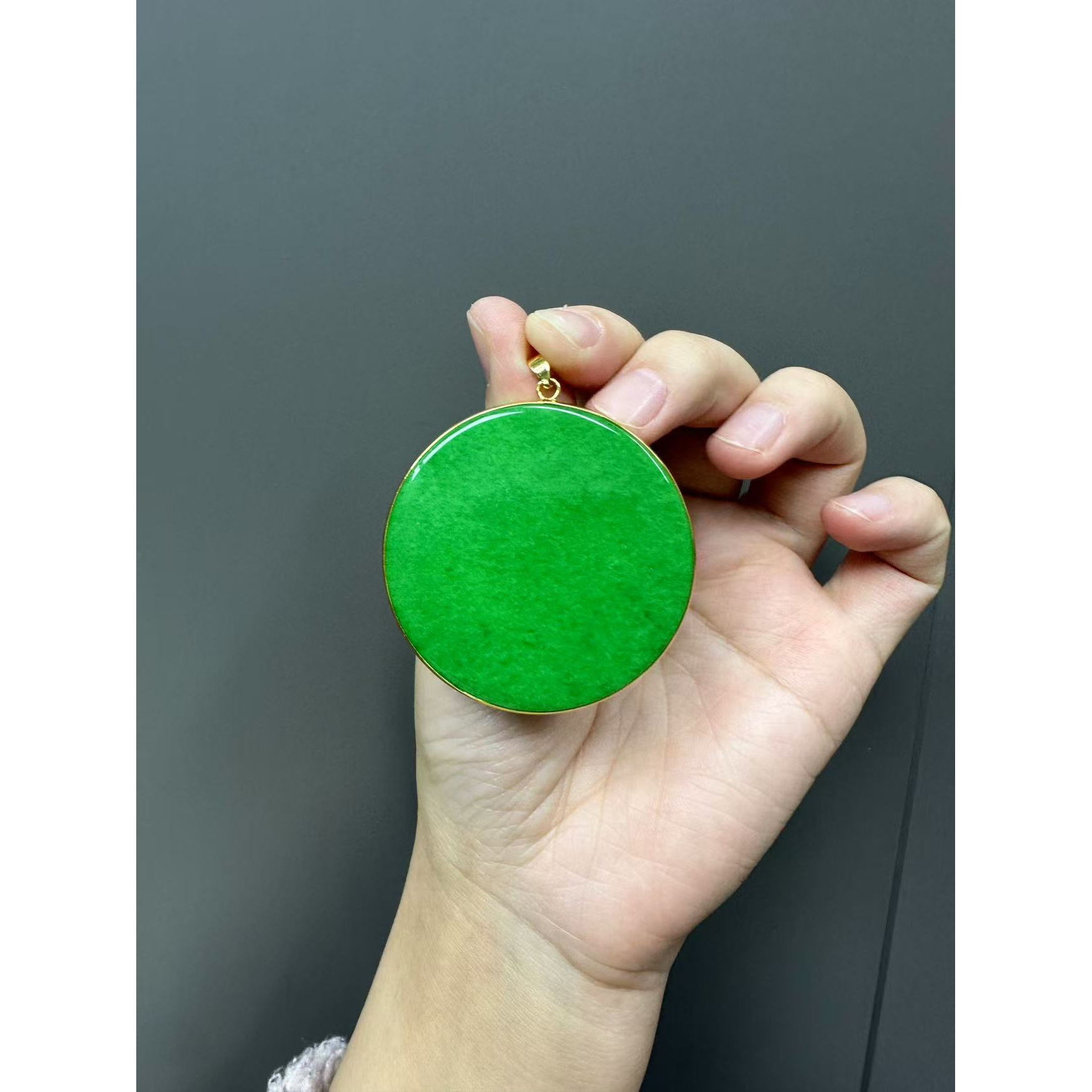 高货绿色大圆牌吊坠