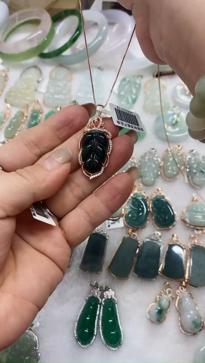 【闪购商品】翡翠颈饰银S925镶嵌小叶子玫瑰边