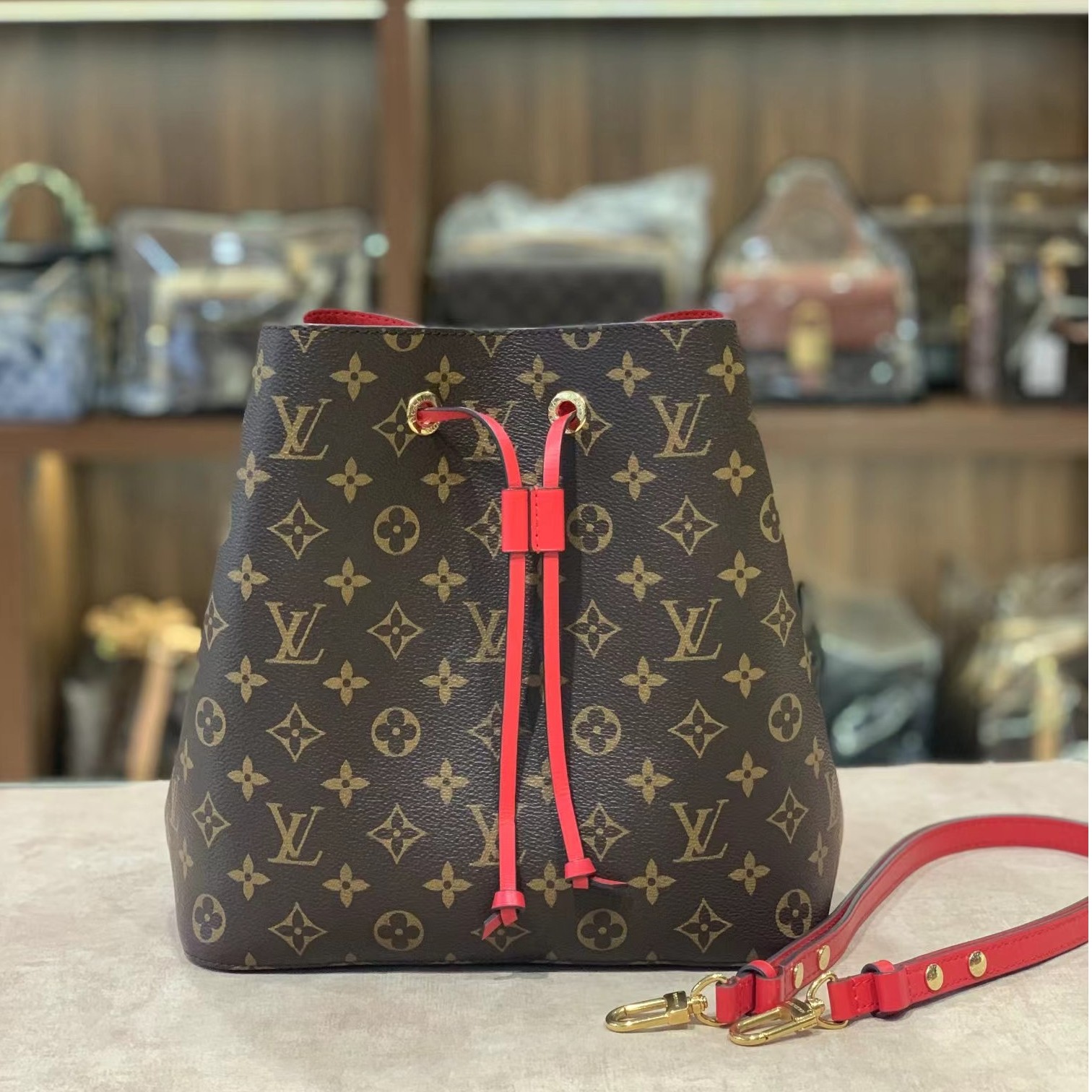 99新 LouisVuitton/路易威登 红水桶单肩斜跨包/87680
