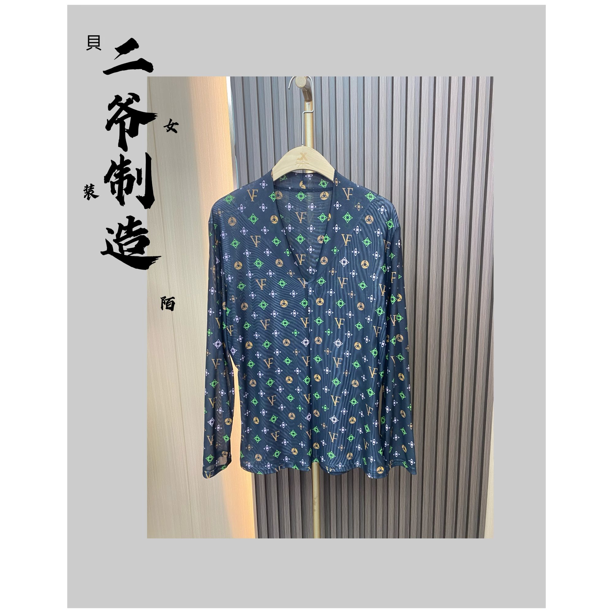 S88020126F字母V领印花网纱衫