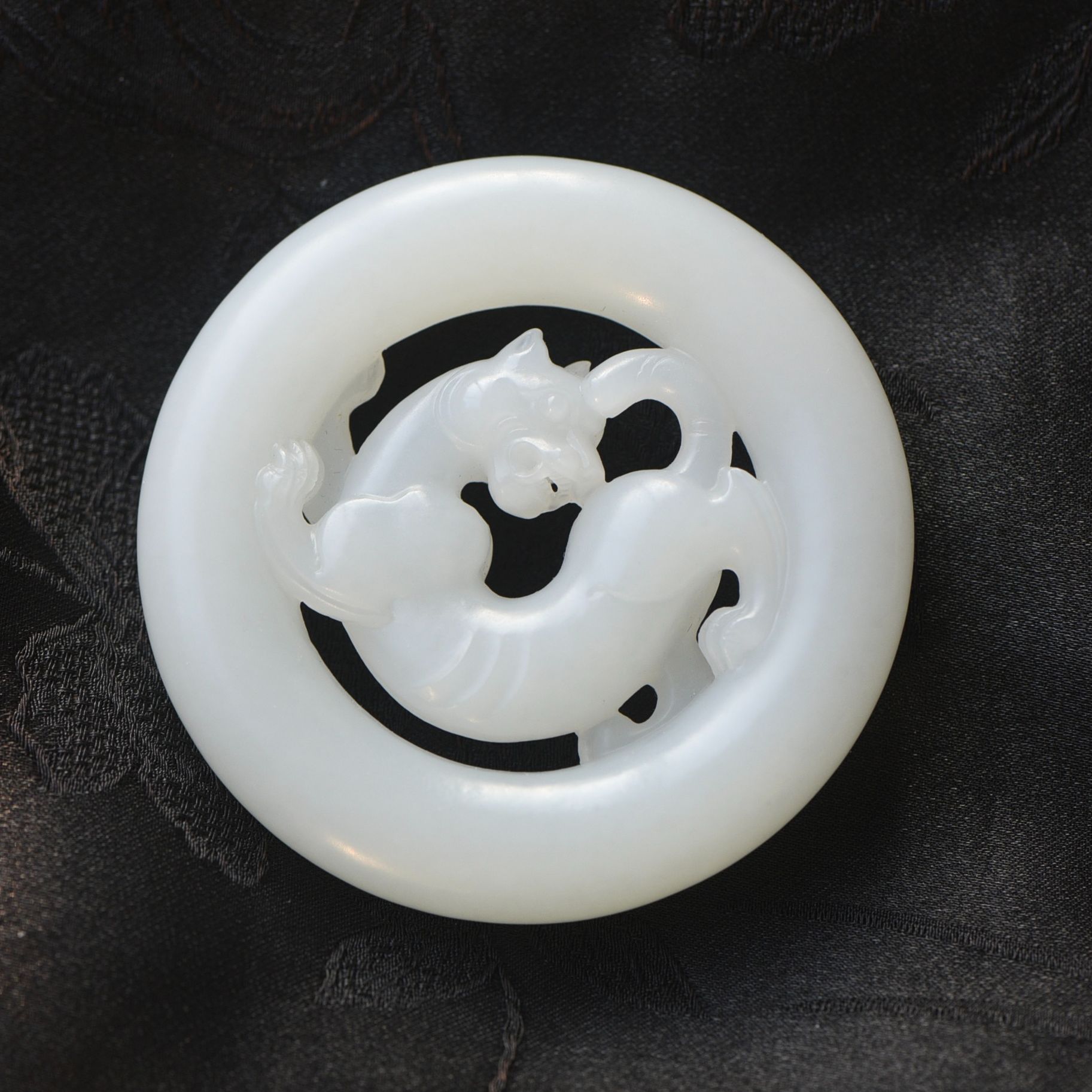 【苏工陸记】和田玉精品白玉虎圈仿古瓦当虎男士手把件摆件