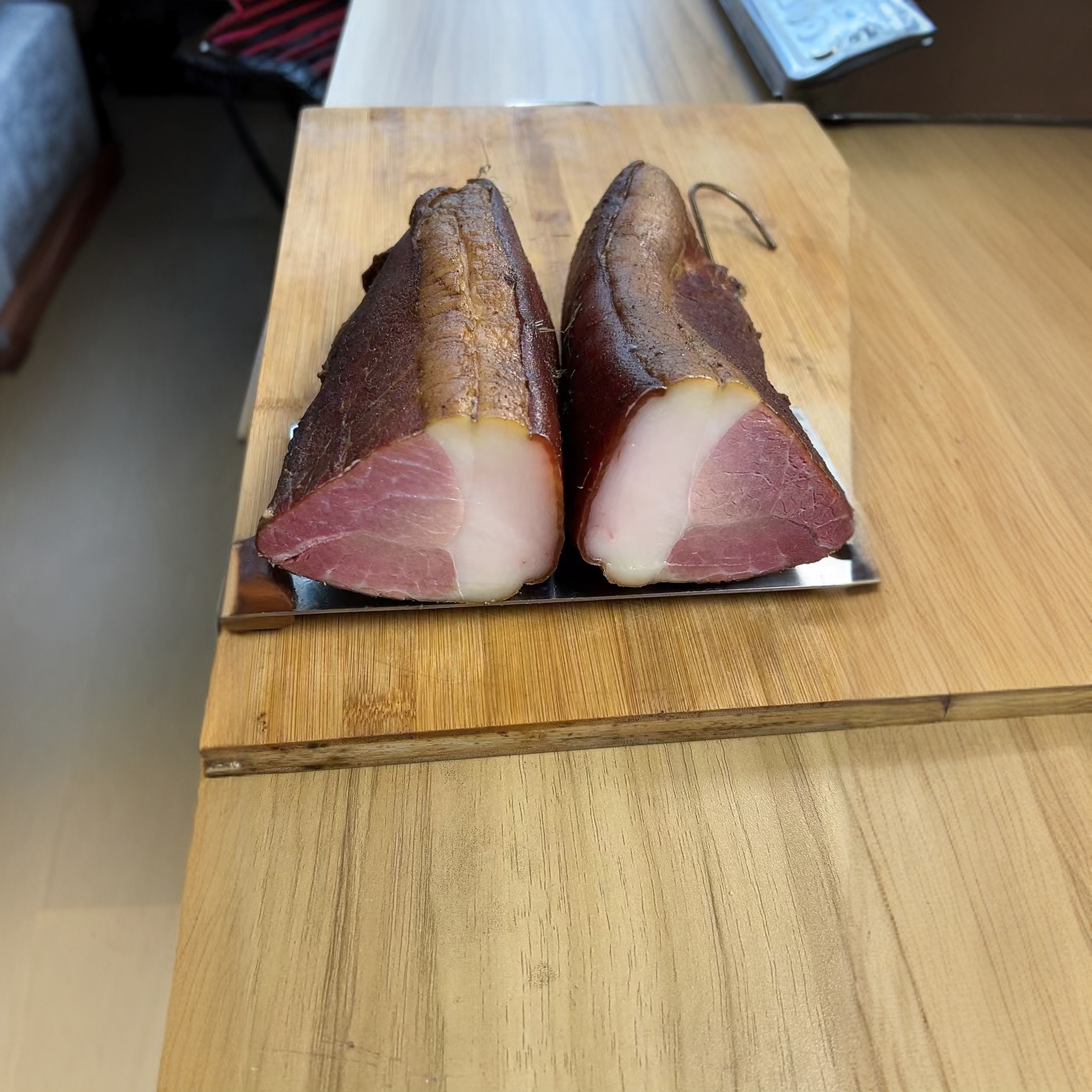 云南镇雄土猪二刀座尾腊肉青冈木材烟熏农家本地优质土猪