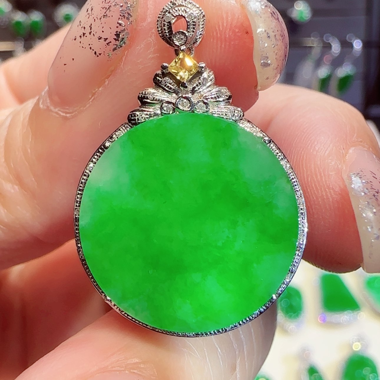【闪购商品】翡翠吊坠(不含链)18K金镶嵌