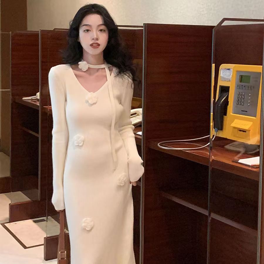 温柔风法式复古显瘦针织连衣裙女秋冬季新款裙子花朵打底毛衣长裙