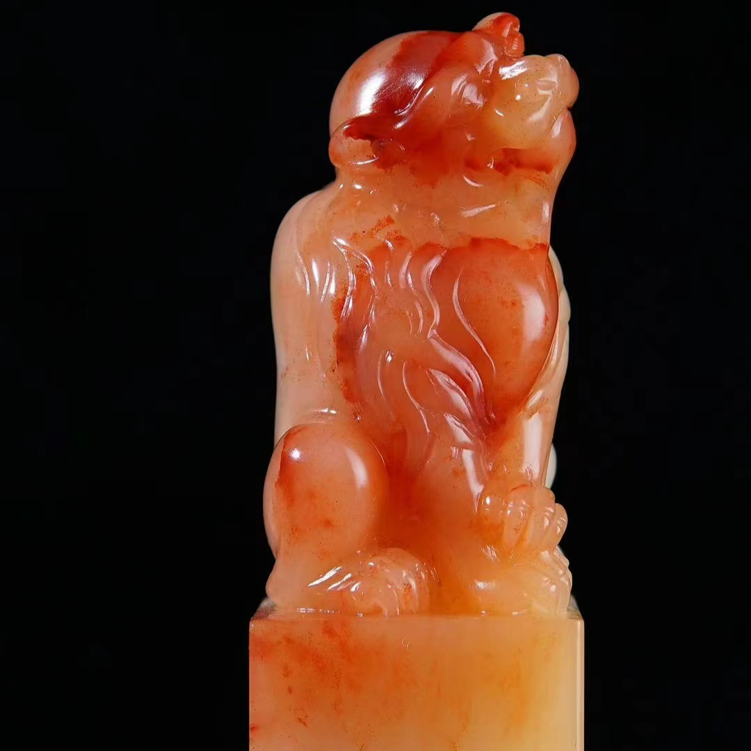 精品寿山石老性结晶桃花芙蓉石 睡狸钮高方章尺寸：2.7x2.6x8.5cm