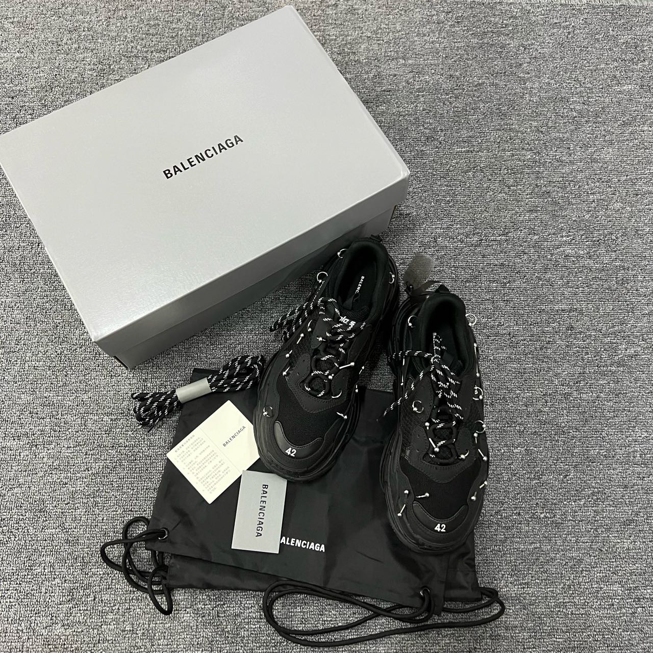 Balenciaga 巴黎世家 triple s 24春夏 黑色穿刺老爹鞋 42码/98