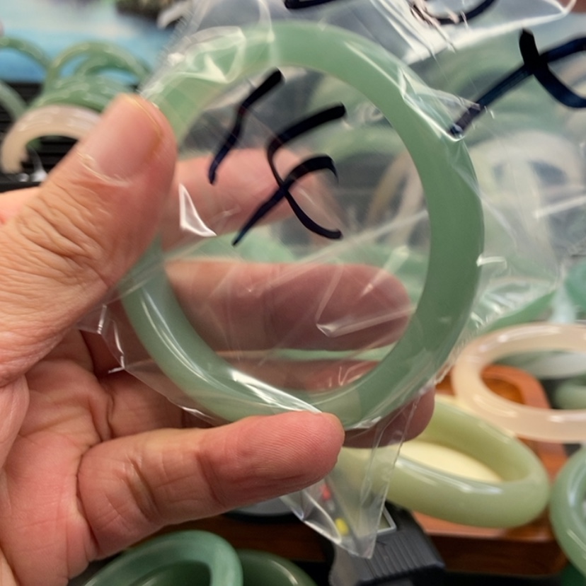 【闪购商品】石英质玉手镯未镶嵌