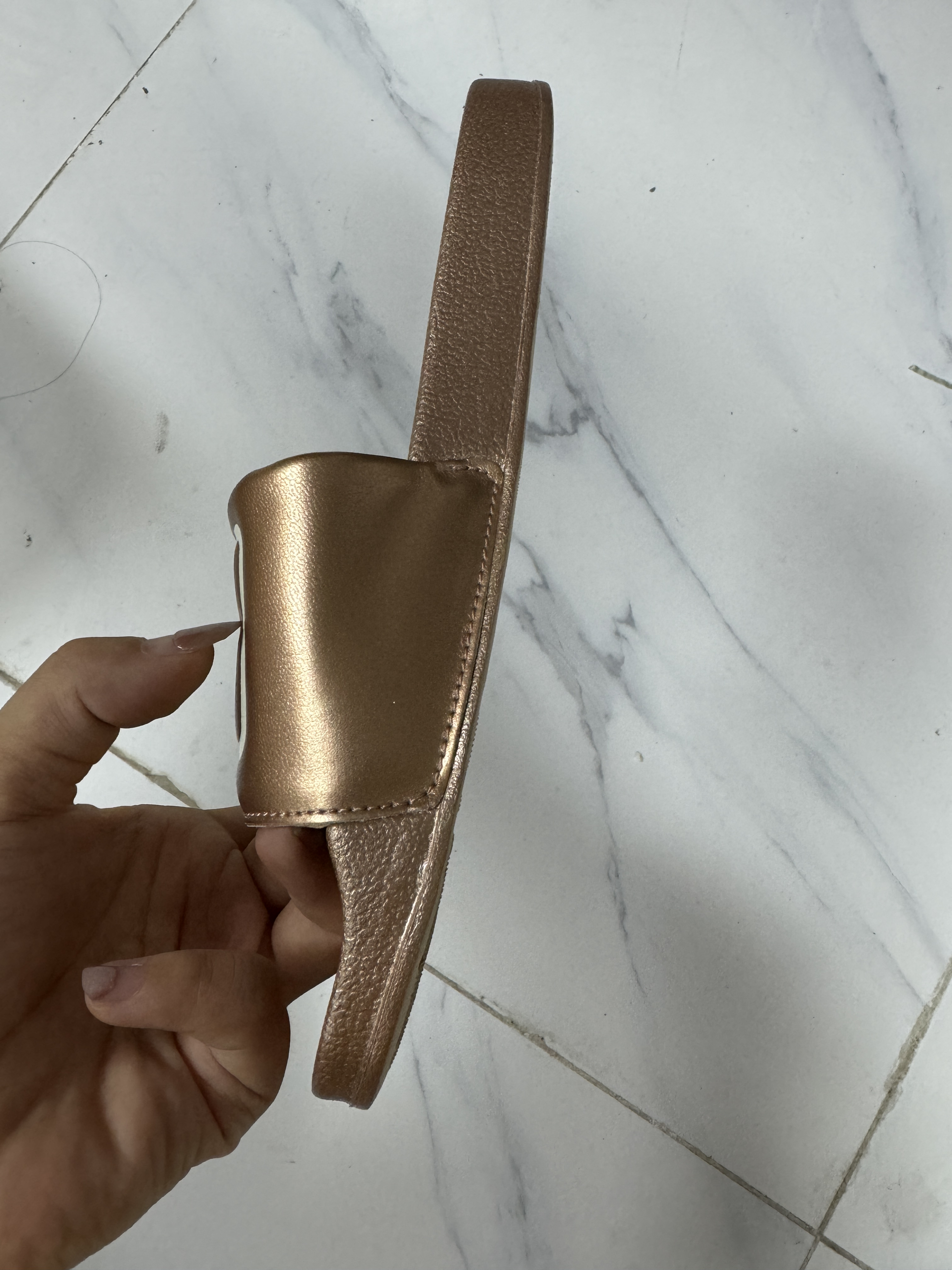 mi 女拖鞋 三色 正正 平底 一片式圆标 直播同价