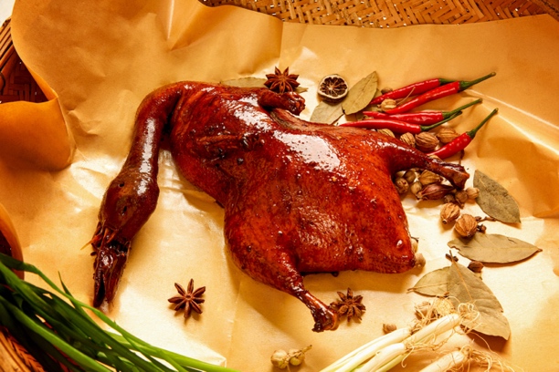 手撕酱鸭甜辣风味整只900克包邮开袋即食奇卤食品