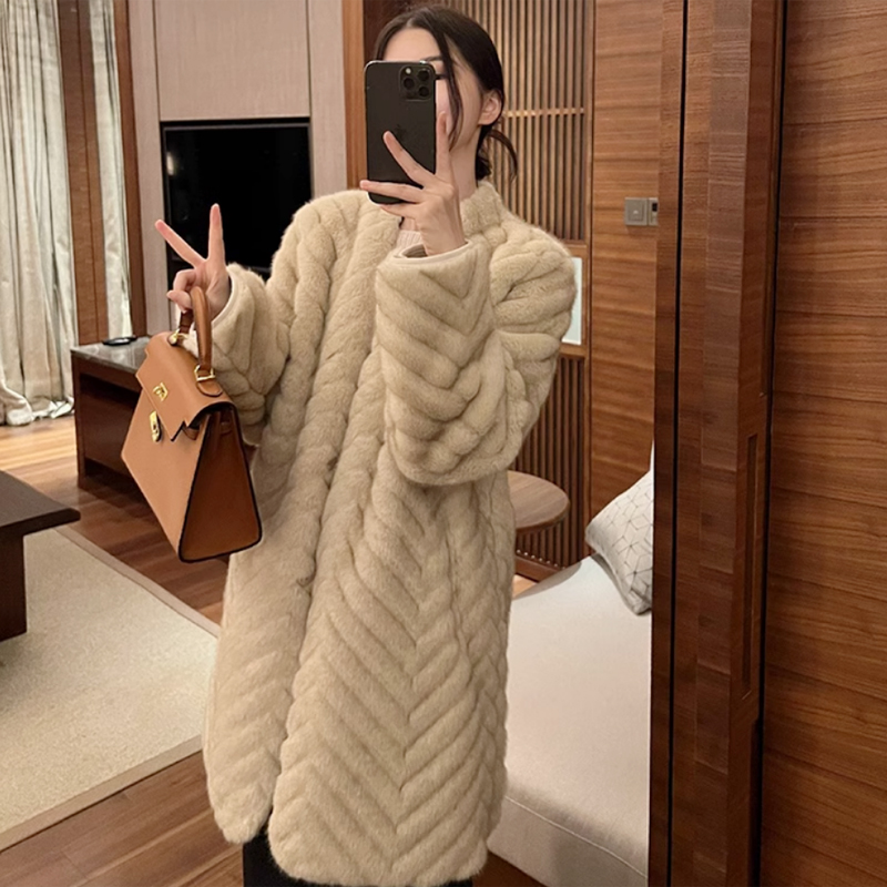 气质中长款人字纹环保皮草女2024冬季高级感仿水貂毛皮毛一体外套