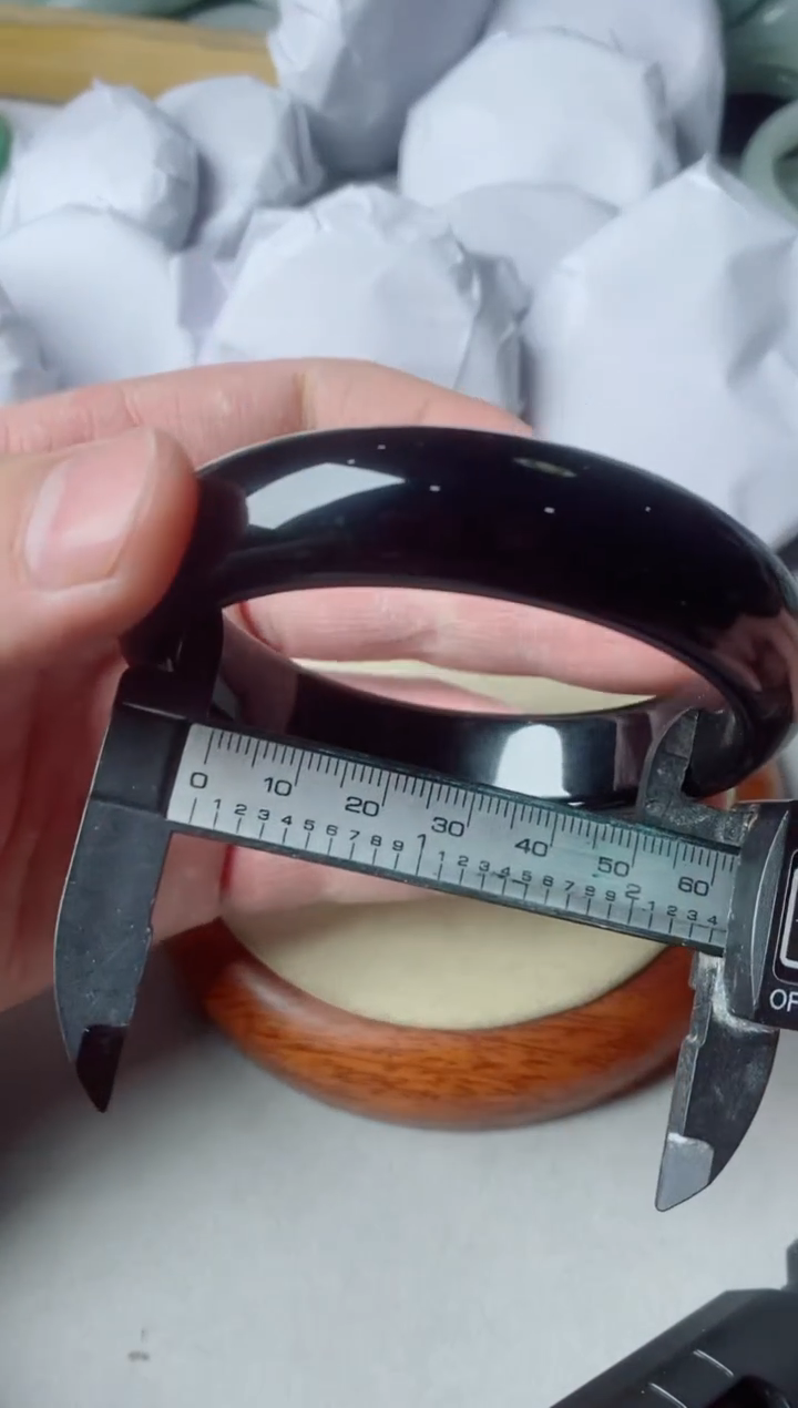 【闪购商品】石英质玉手镯未镶嵌62