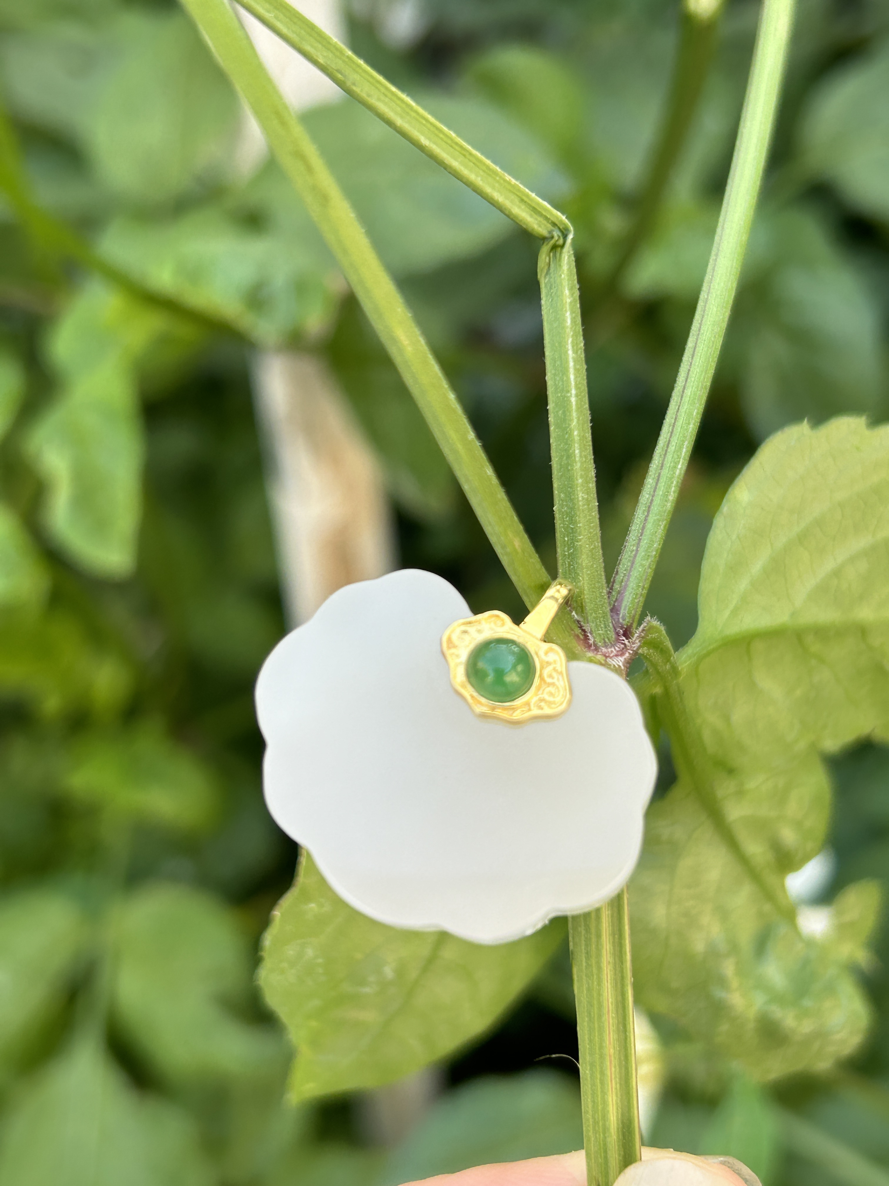 和田玉高冰白平安祥云锁