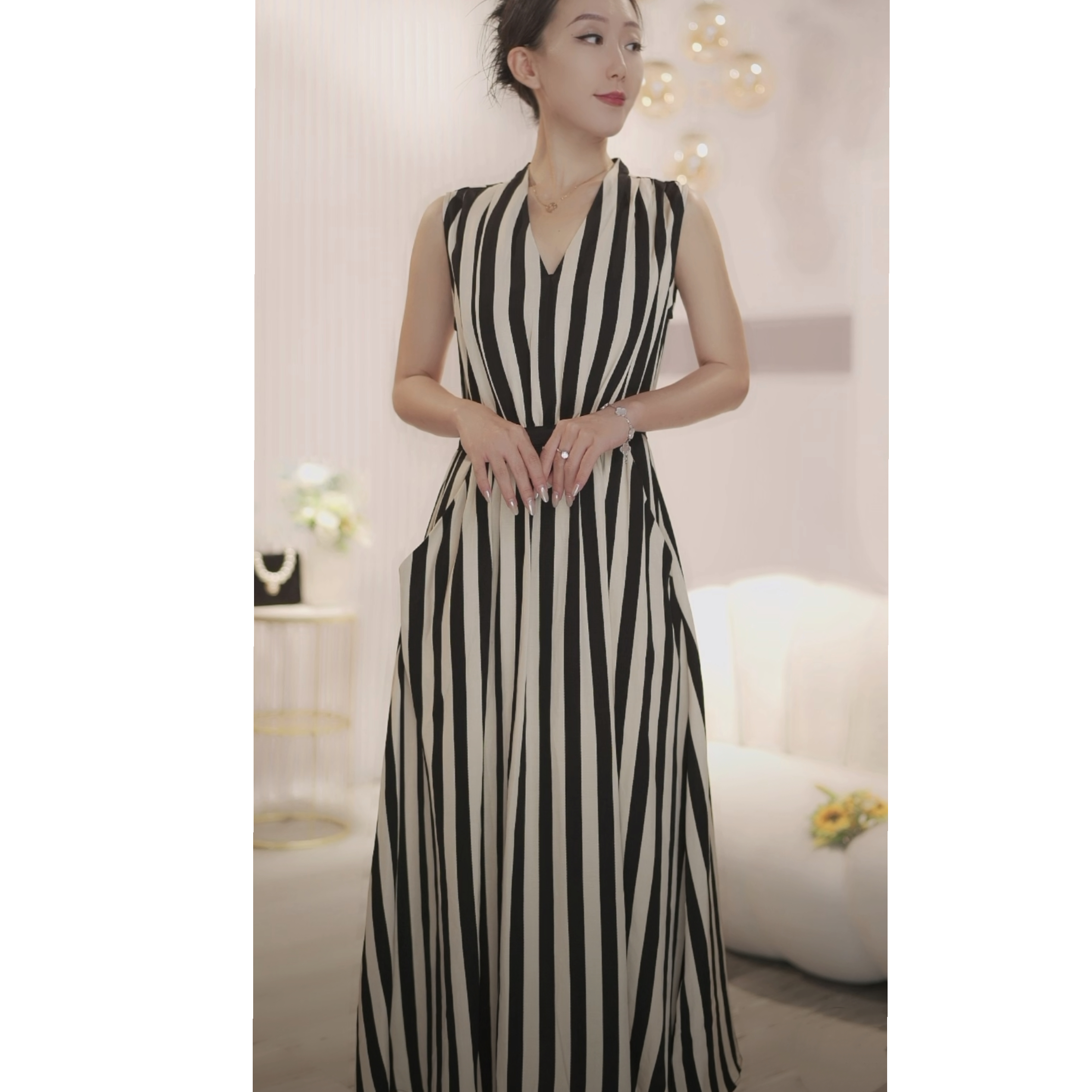 2024年夏季气质优雅长裙新款无袖系带V领条纹连衣裙 GD-1158
