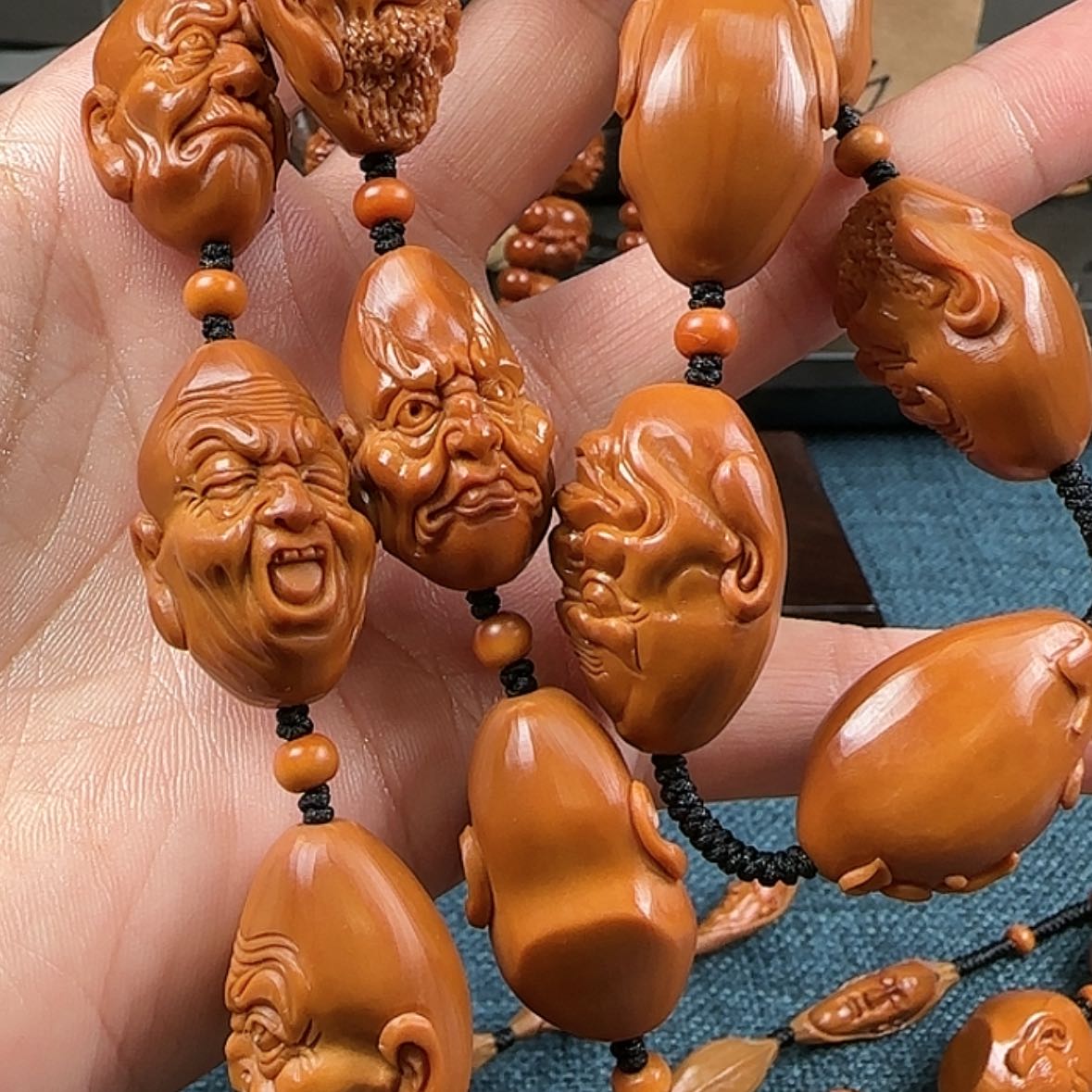 【闪购商品】橄榄核核雕霍*瓶罗汉