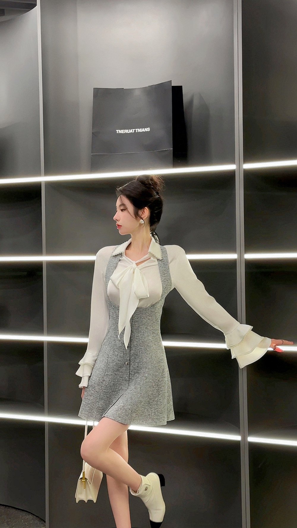 【温莎学院 】 挂脖背带连衣裙DYTY-23087409