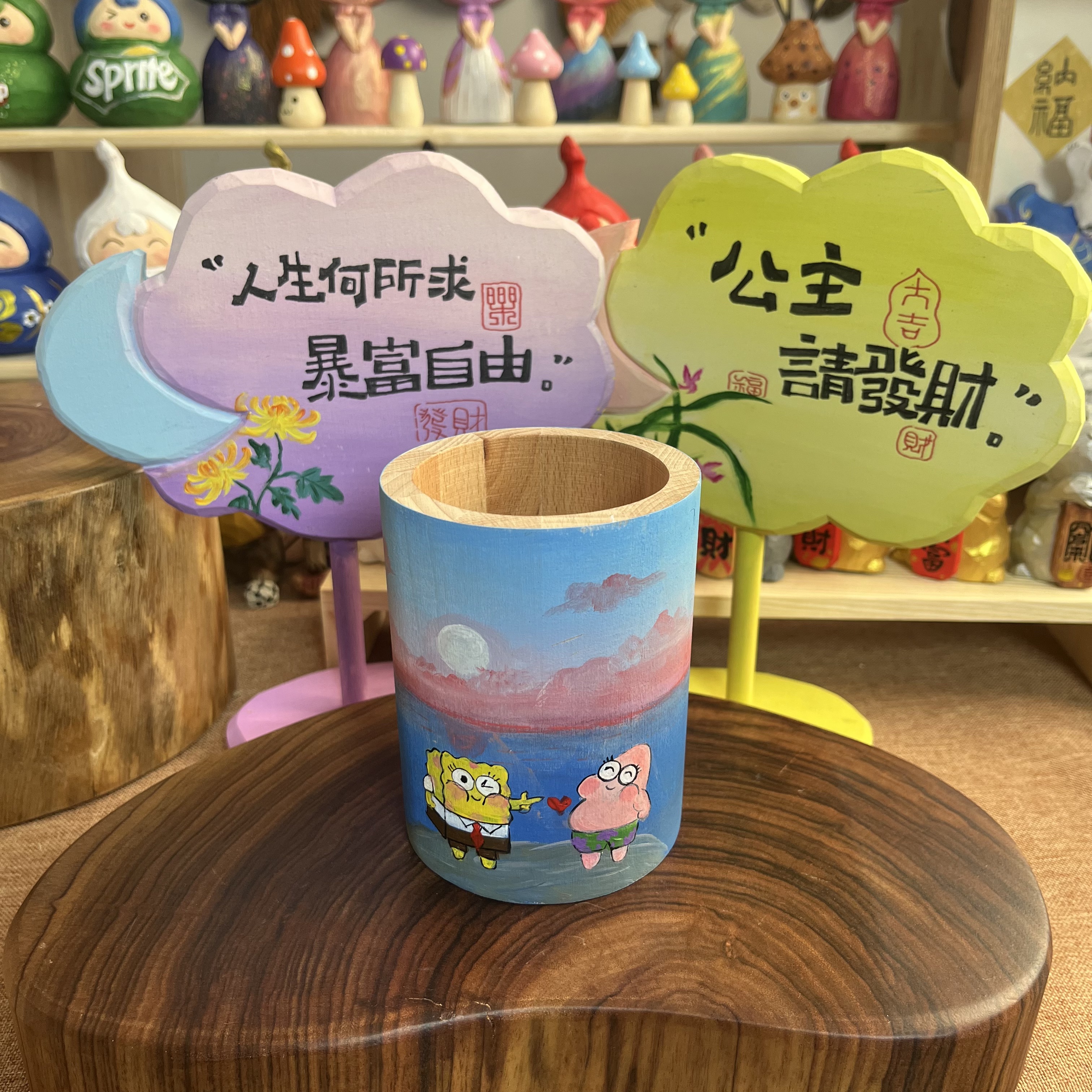手绘创意榉木笔筒丶可预定可复制，直播间选款